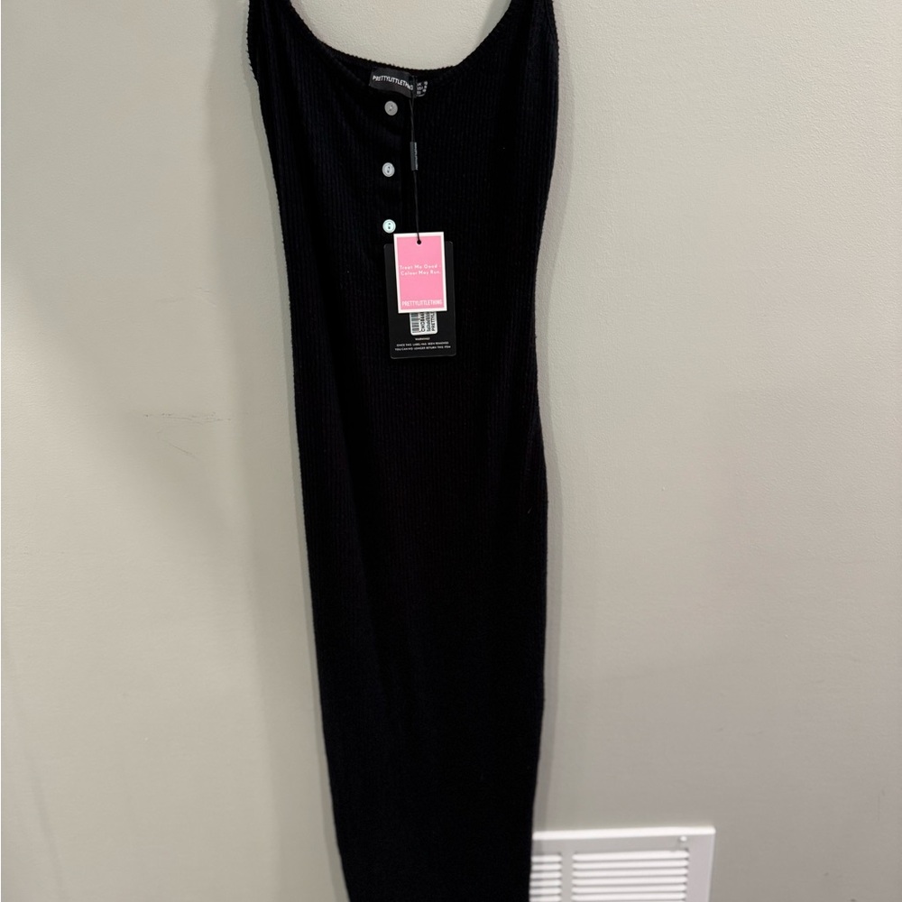 PrettyLittleThing Black Ribbed Buttoned Top - Picture 4 of 4